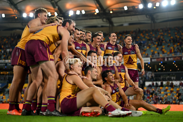AFL 2025 Round 08 - Brisbane v Gold Coast - A-59222529