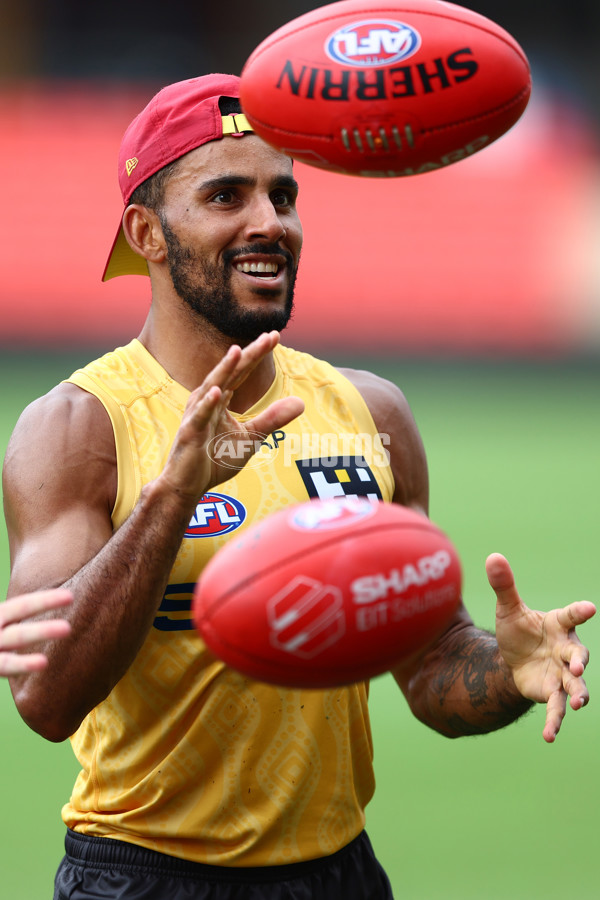 AFL 2025 Training - Gold Coast Suns 030425 - A-59338394