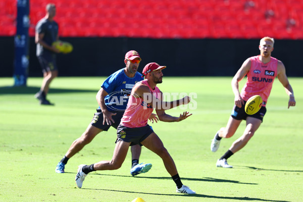 AFL 2025 Training - Gold Coast 080525 - A-59340196