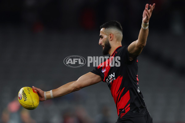 AFL 2025 Round 09 - Essendon v Sydney - A-59376043