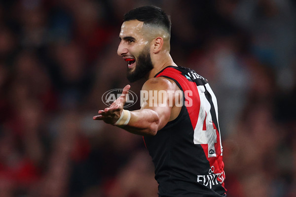 AFL 2025 Round 09 - Essendon v Sydney - A-59380446