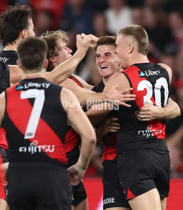 AFL 2025 Round 09 - Essendon v Sydney - A-59381169