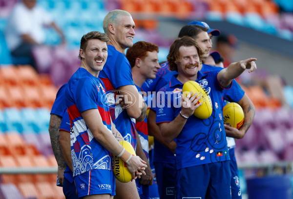 AFL 2025 Round 09 - Gold Coast v Western Bulldogs - A-59383429