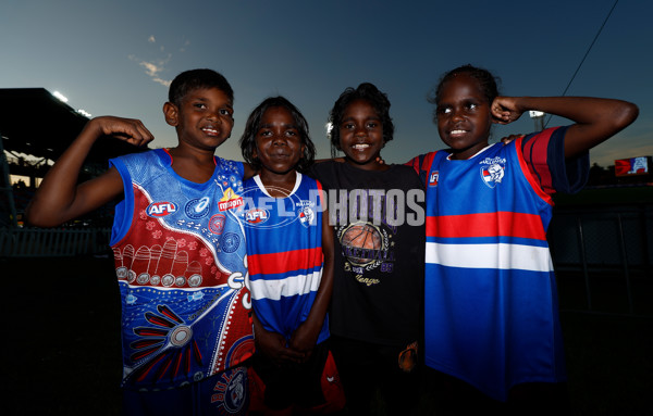 AFL 2025 Round 09 - Gold Coast v Western Bulldogs - A-59386312