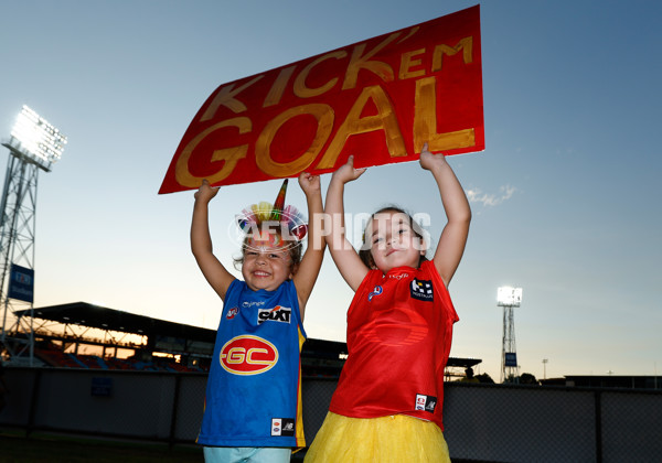 AFL 2025 Round 09 - Gold Coast v Western Bulldogs - A-59386319