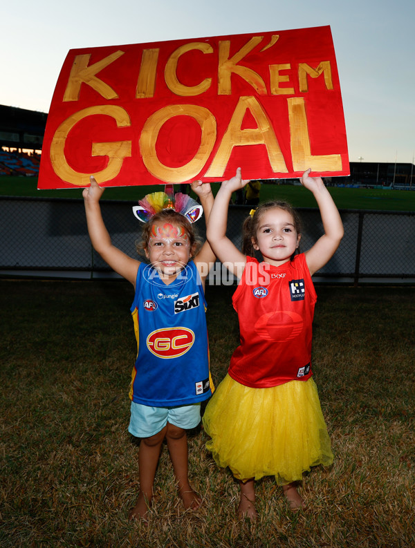 AFL 2025 Round 09 - Gold Coast v Western Bulldogs - A-59386321