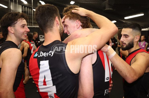 AFL 2025 Round 09 - Essendon v Sydney - A-59386339