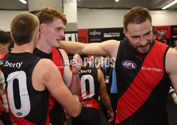 AFL 2025 Round 09 - Essendon v Sydney - A-59386342