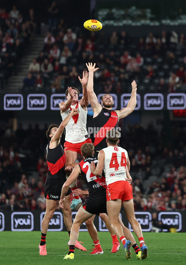 AFL 2025 Round 09 - Essendon v Sydney - A-59389470