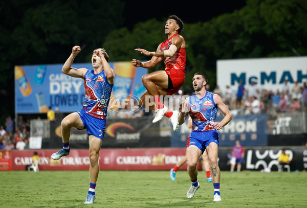 AFL 2025 Round 09 - Gold Coast v Western Bulldogs - A-59394851