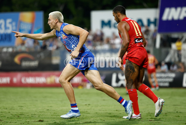 AFL 2025 Round 09 - Gold Coast v Western Bulldogs - A-59396369