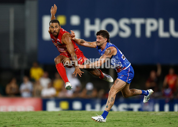 AFL 2025 Round 09 - Gold Coast v Western Bulldogs - A-59397108