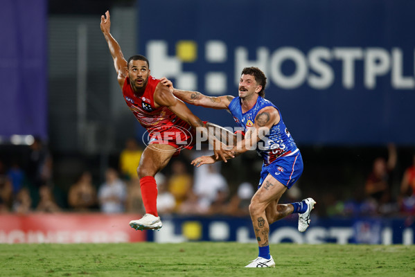 AFL 2025 Round 09 - Gold Coast v Western Bulldogs - A-59397111