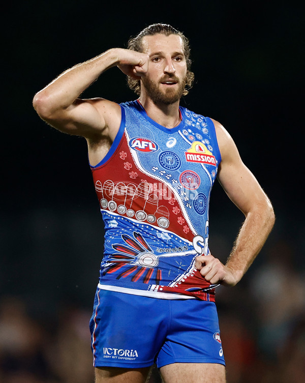 AFL 2025 Round 09 - Gold Coast v Western Bulldogs - A-59398818