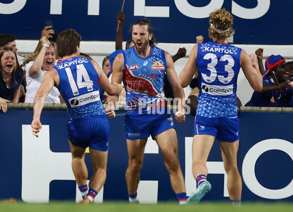 AFL 2025 Round 09 - Gold Coast v Western Bulldogs - A-59401373