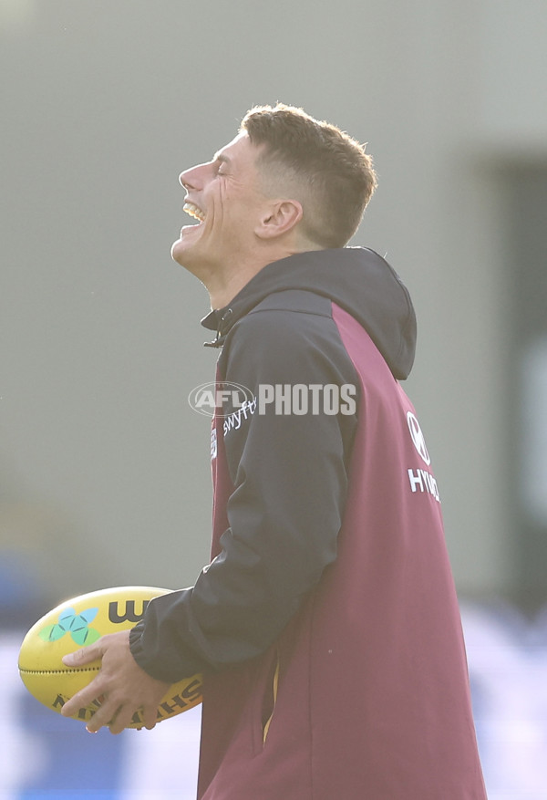 AFL 2025 Round 09 - North Melbourne v Brisbane - A-59417560