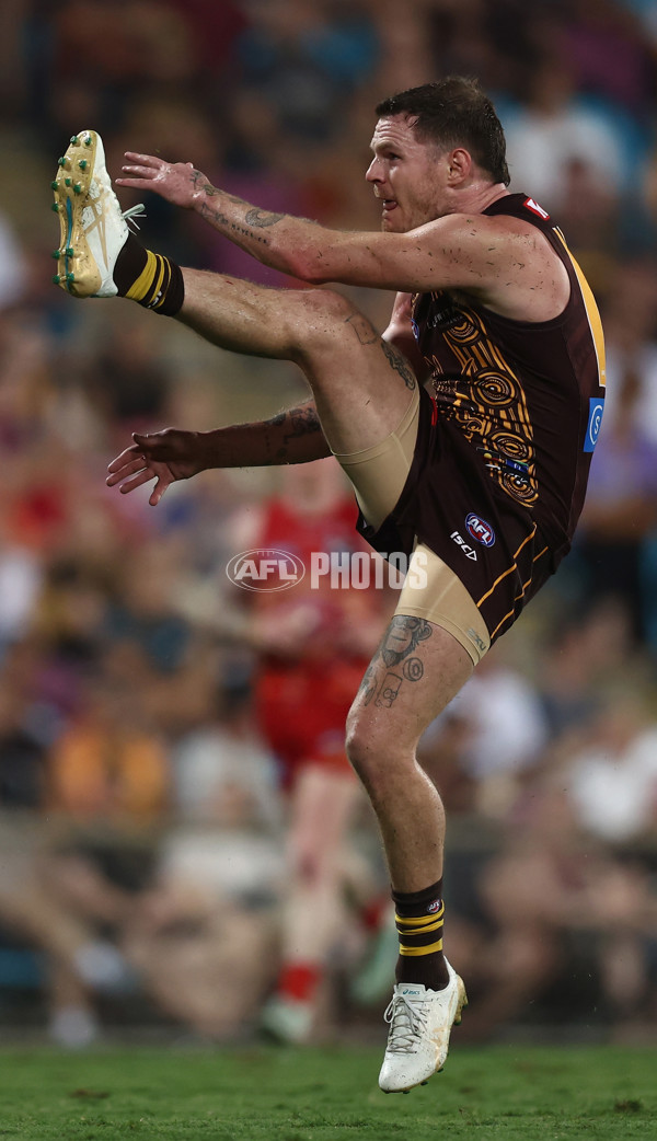 AFL 2025 Round 10 - Gold Coast v Hawthorn - A-59470066