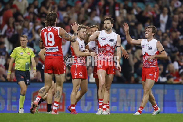 AFL 2025 Round 10 - Sydney v Carlton - A-59481132