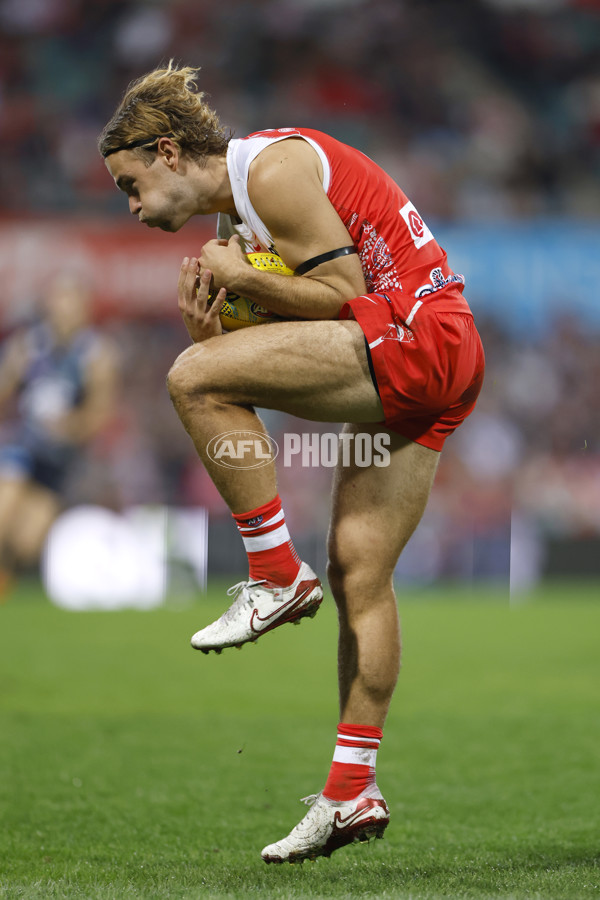 AFL 2025 Round 10 - Sydney v Carlton - A-59481185