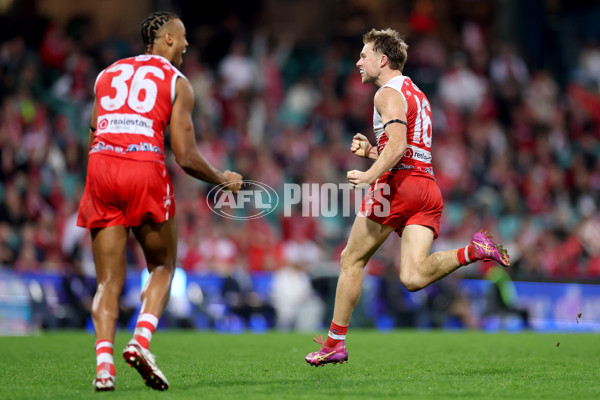 AFL 2025 Round 10 - Sydney v Carlton - A-59487393