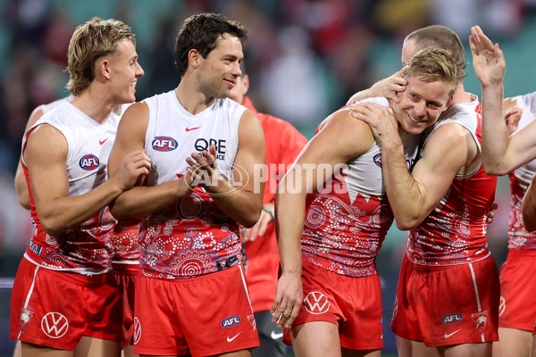 AFL 2025 Round 10 - Sydney v Carlton - A-59487441