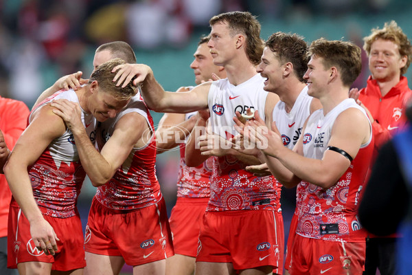 AFL 2025 Round 10 - Sydney v Carlton - A-59487444