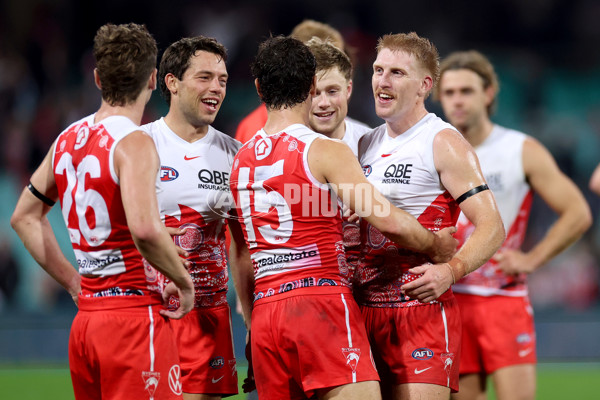 AFL 2025 Round 10 - Sydney v Carlton - A-59487445