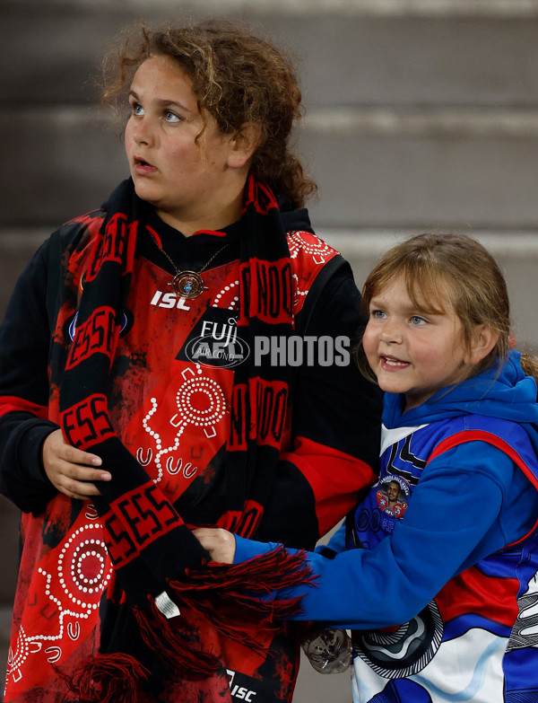 AFL 2025 Round 10 - Western Bulldogs v Essendon - A-59518960
