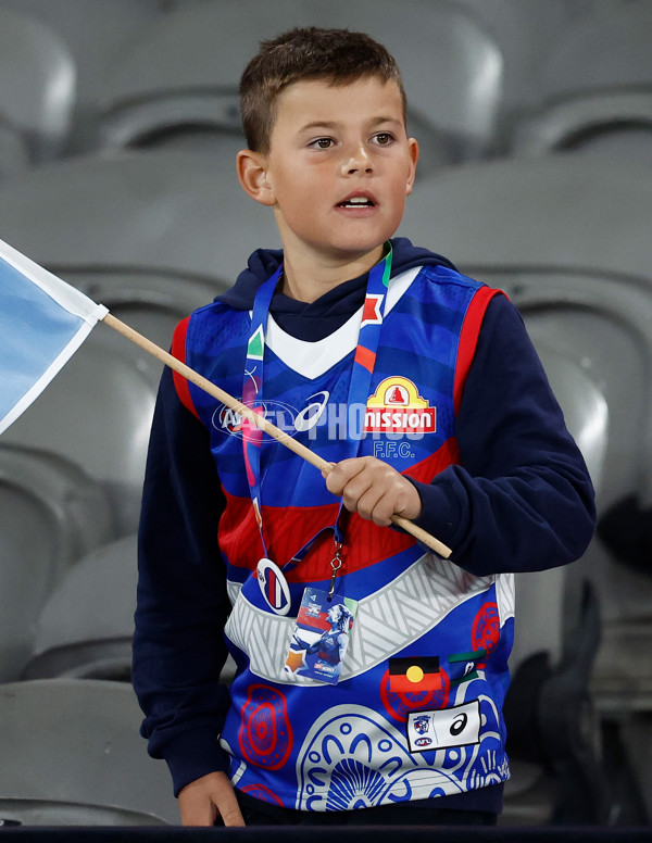 AFL 2025 Round 10 - Western Bulldogs v Essendon - A-59518961