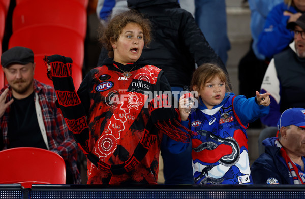 AFL 2025 Round 10 - Western Bulldogs v Essendon - A-59518962
