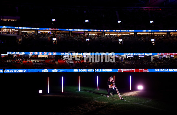 AFL 2025 Round 10 - Western Bulldogs v Essendon - A-59527782
