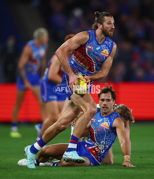 AFL 2025 Round 10 - Western Bulldogs v Essendon - A-59535274