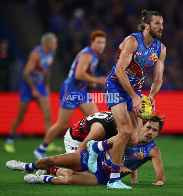 AFL 2025 Round 10 - Western Bulldogs v Essendon - A-59535280