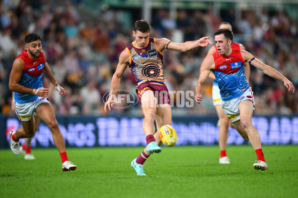 AFL 2025 Round 10 - Brisbane v Narrm - A-59559573