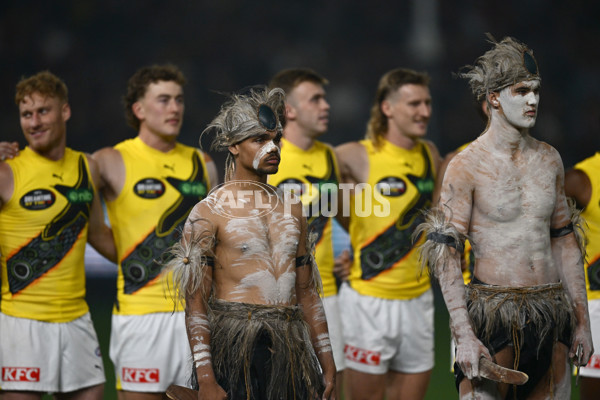 AFL 2025 Round 11 - Essendon v Richmond - A-59616937