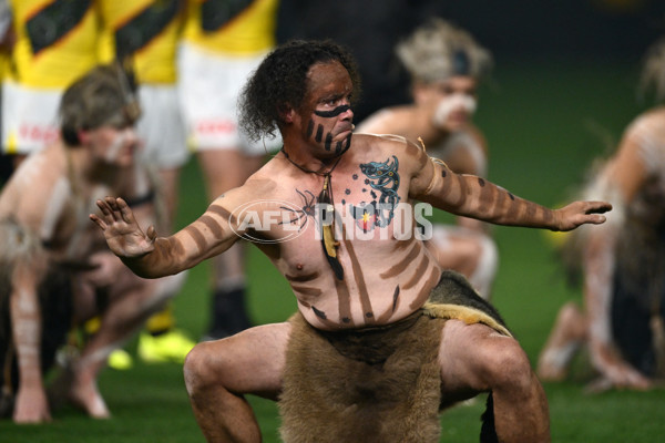 AFL 2025 Round 11 - Essendon v Richmond - A-59616941
