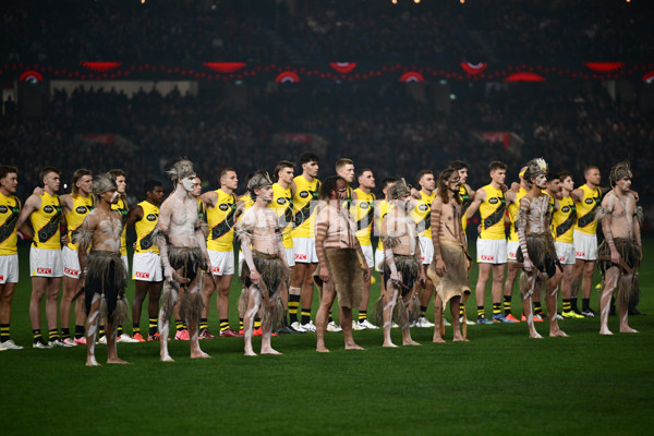 AFL 2025 Round 11 - Essendon v Richmond - A-59617008