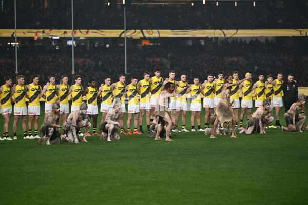 AFL 2025 Round 11 - Essendon v Richmond - A-59617053