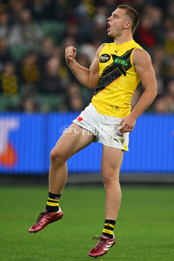 AFL 2025 Round 11 - Essendon v Richmond - A-59619250