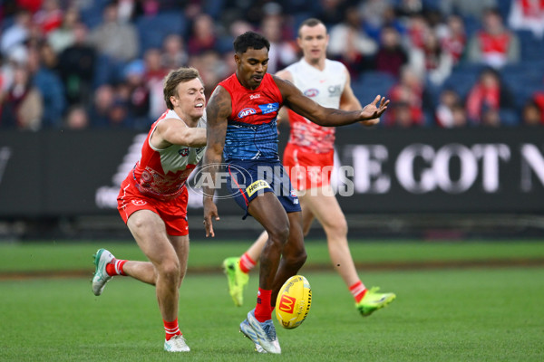 AFL 2025 Round 11 - Narrm v Sydney - A-59697914