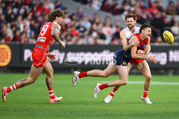 AFL 2025 Round 11 - Narrm v Sydney - A-59697925