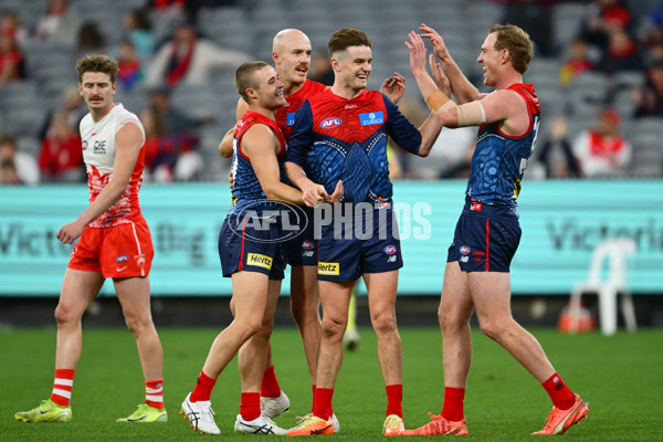 AFL 2025 Round 11 - Narrm v Sydney - A-59697934