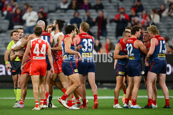 AFL 2025 Round 11 - Narrm v Sydney - A-59701425