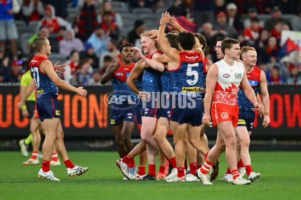 AFL 2025 Round 11 - Narrm v Sydney - A-59704850