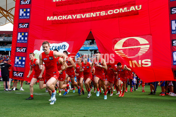 AFL 2025 Round 12 - Gold Coast v Fremantle - A-59748341