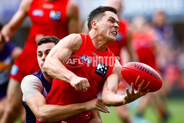AFL 2025 Round 12 - Gold Coast v Fremantle - A-59750997