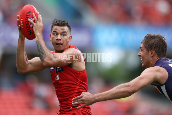 AFL 2025 Round 12 - Gold Coast v Fremantle - A-59751055