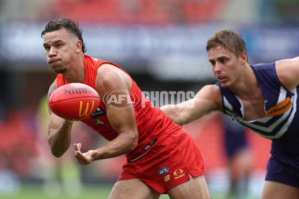 AFL 2025 Round 12 - Gold Coast v Fremantle - A-59751057