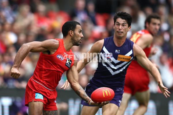 AFL 2025 Round 12 - Gold Coast v Fremantle - A-59751073