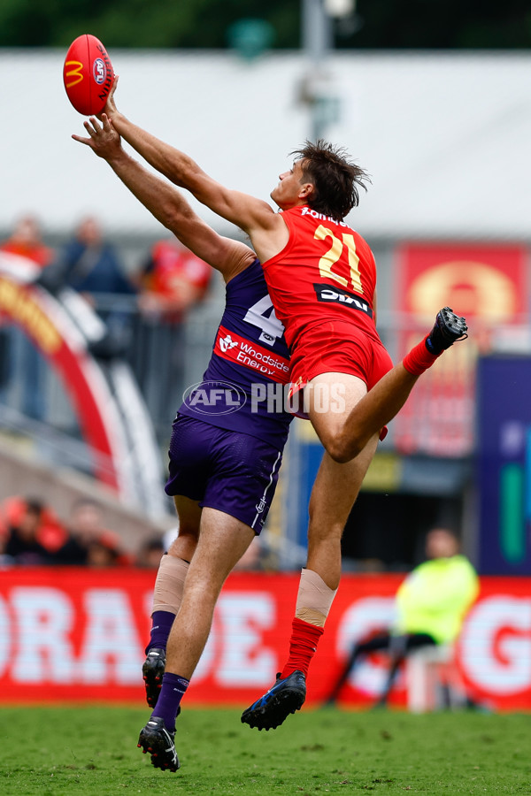 AFL 2025 Round 12 - Gold Coast v Fremantle - A-59751089